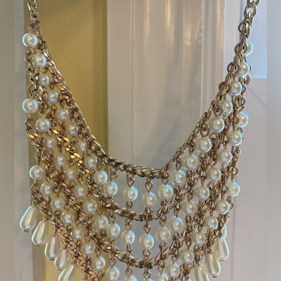 Gorgeous Cascading Faux Pearls Necklace - Picture 4 of 8